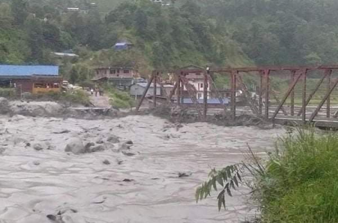 मेलम्चीमा जलसतहले पार गर्‍यो सतर्कतातह  